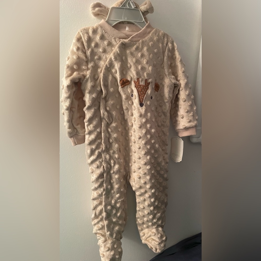 Kyle & Deena 2 piece set. Pajamas and hat.